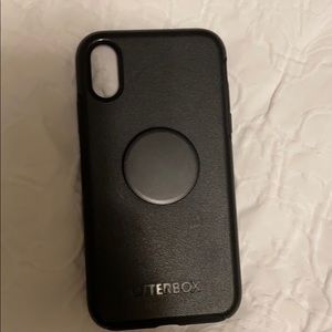 iPhone XR otterbox phone cover with popsocket